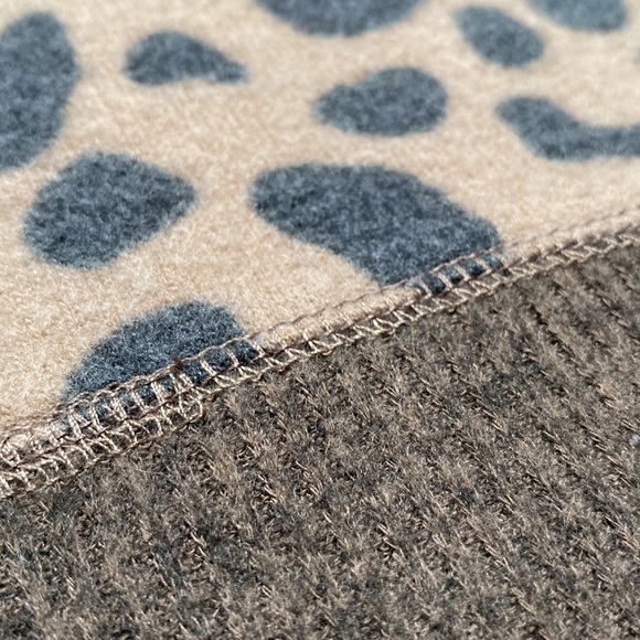 Hem & Thread V-Neck Hacci Leopard Top 💗 Brown & Gray - Picture 12 of 14